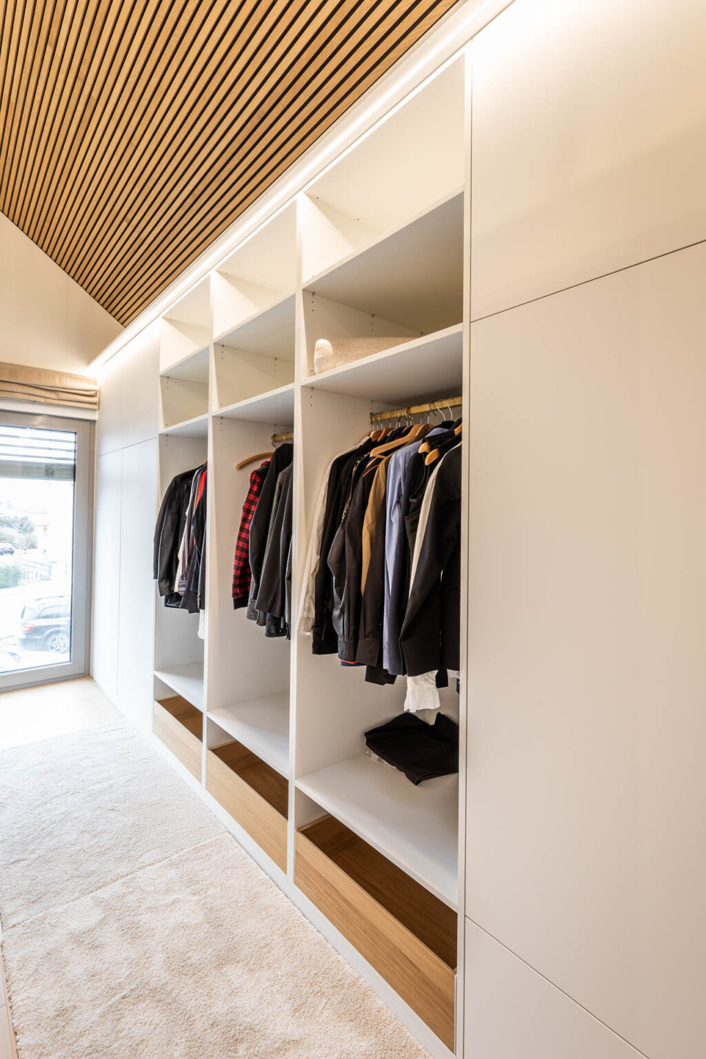 rechts neben Ankleiden